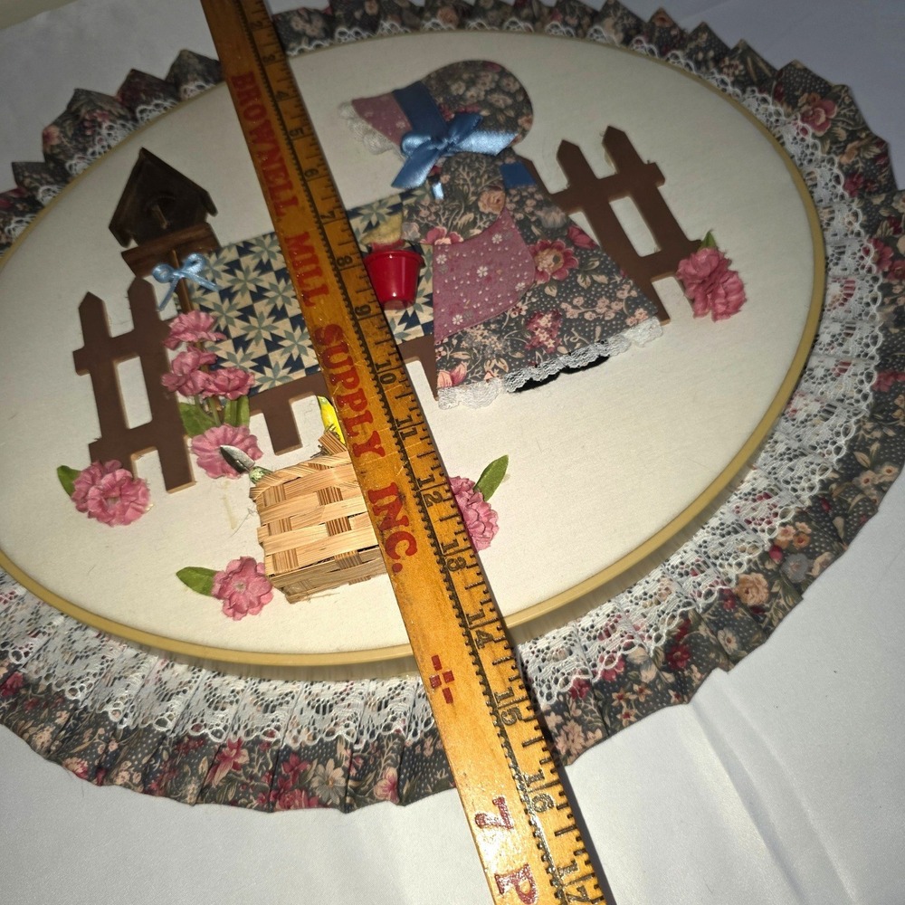 Rare Vintage Sunbonnet Sue 3D Fabric Wall Art Garden Scene‎ Oval Hoop 18in - Picture 4 of 5